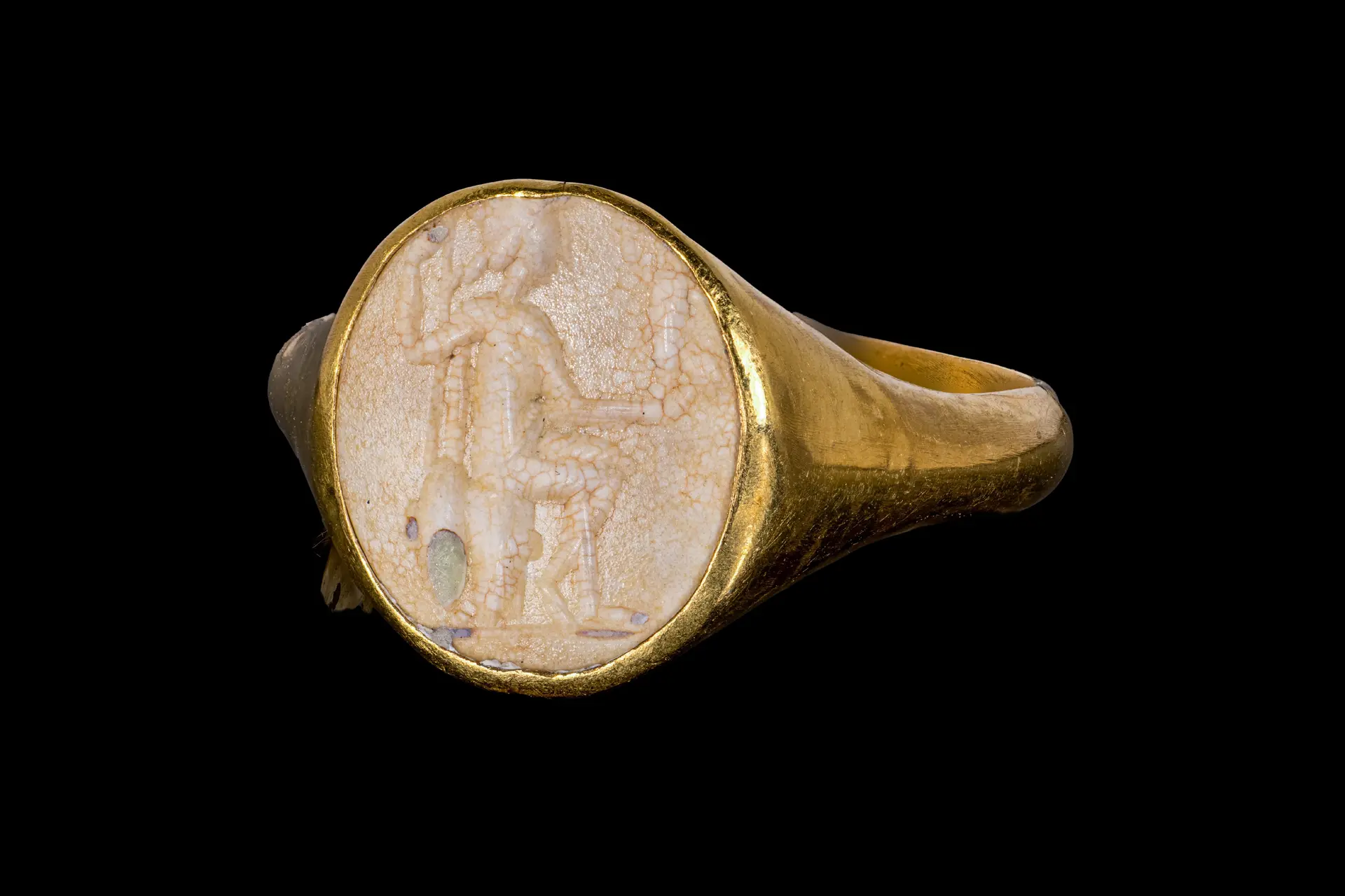 ROMAN STONE INTAGLIO OF MINERVA HOLDING VICTORY IN GOLD RING