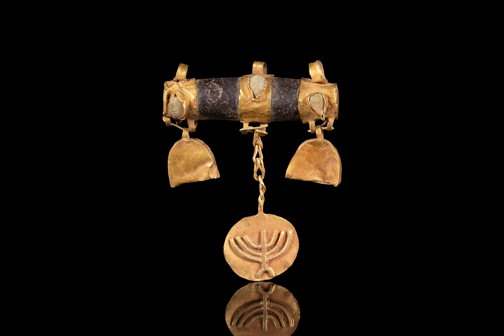 ROMANO-JEWISH GOLD AND AGATE PENDANT WITH MENORAH