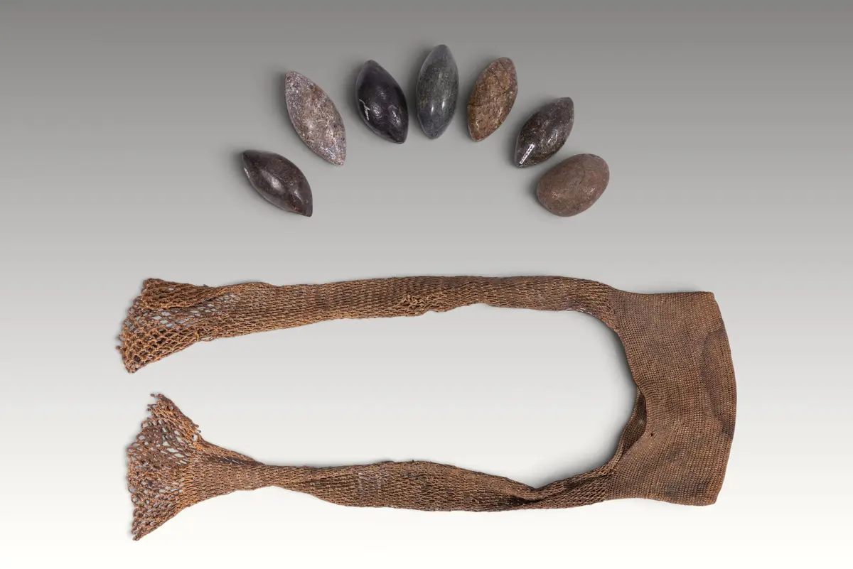 NEW CALEDONIAN SLING STONES