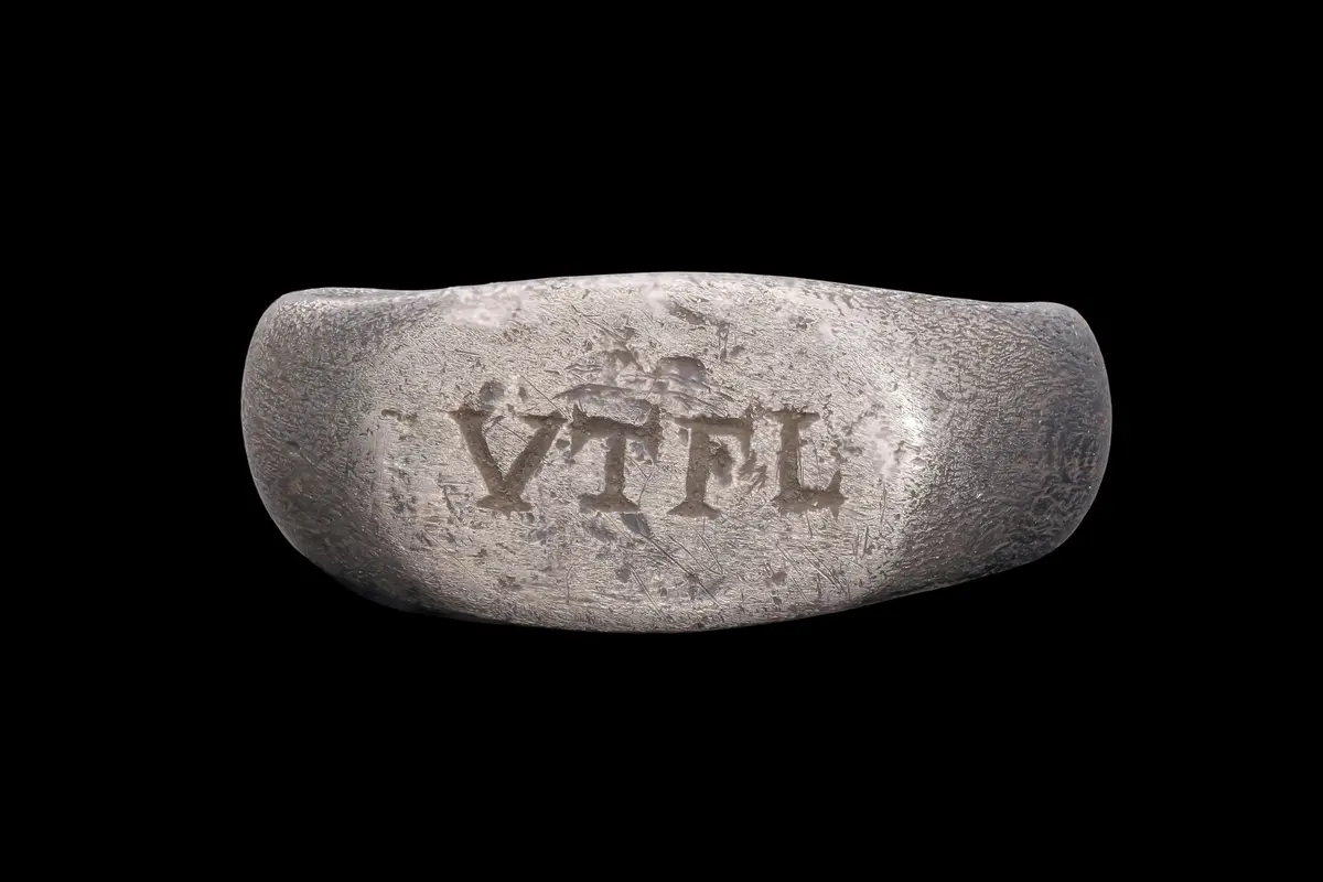 ROMAN SILVER RING WITH 'VTERE FELIX' INSCRIPTION