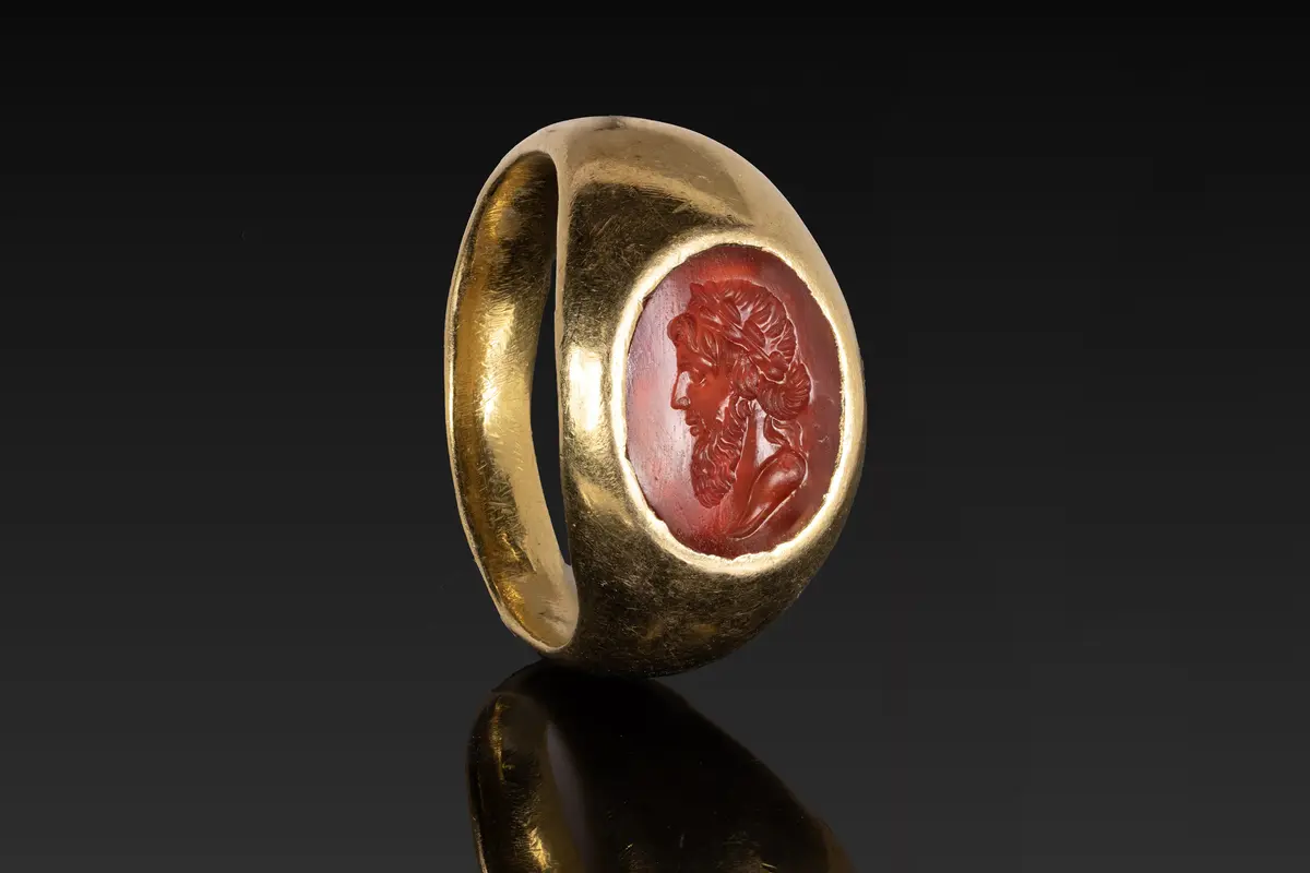ROMAN SOLID GOLD RING WITH CARNELIAN INTAGLIO OF JUPITER