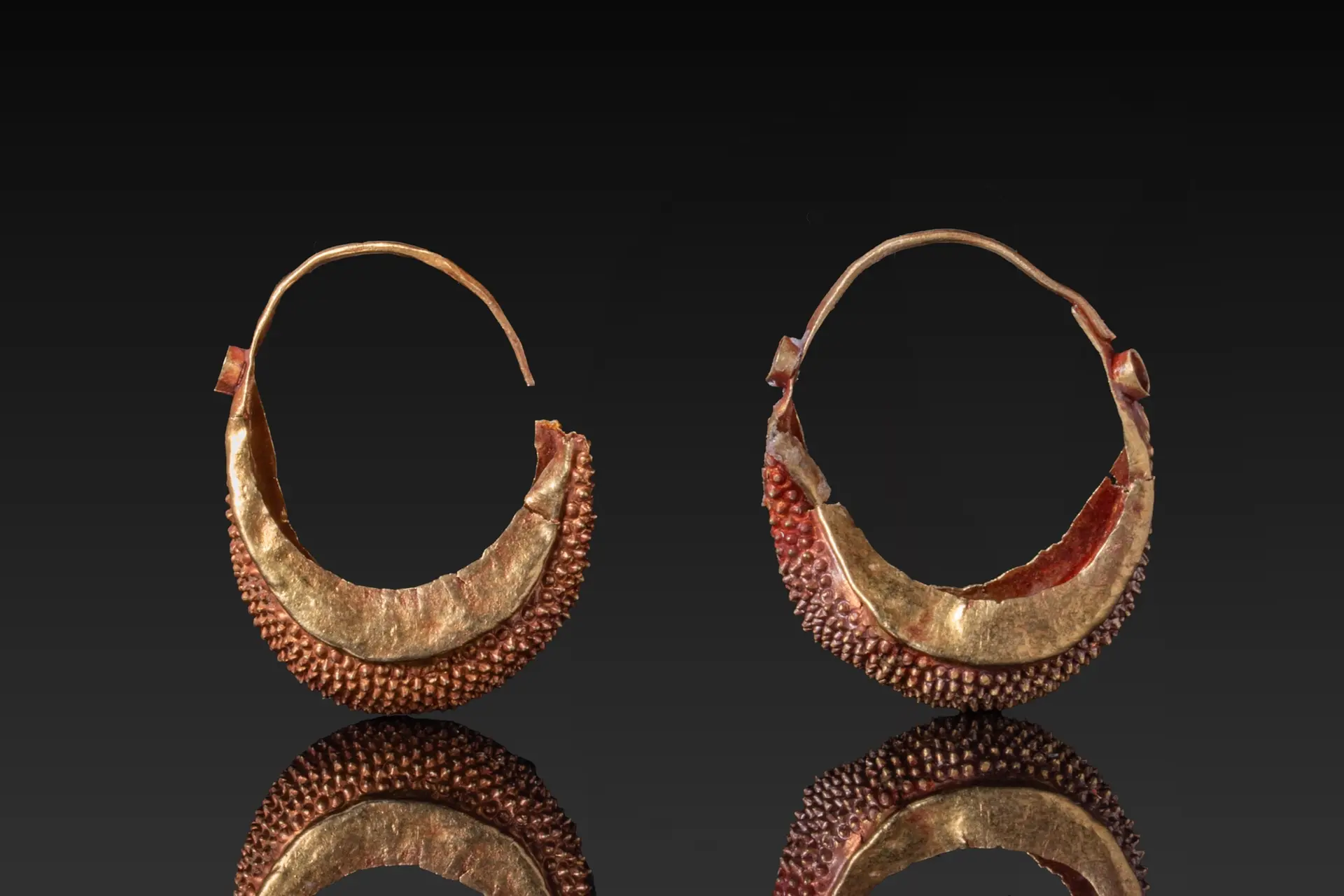 HELLENISTIC MATCHED PAIR OF HIGH KARAT GOLD BOAT-SHAPED EARRINGS