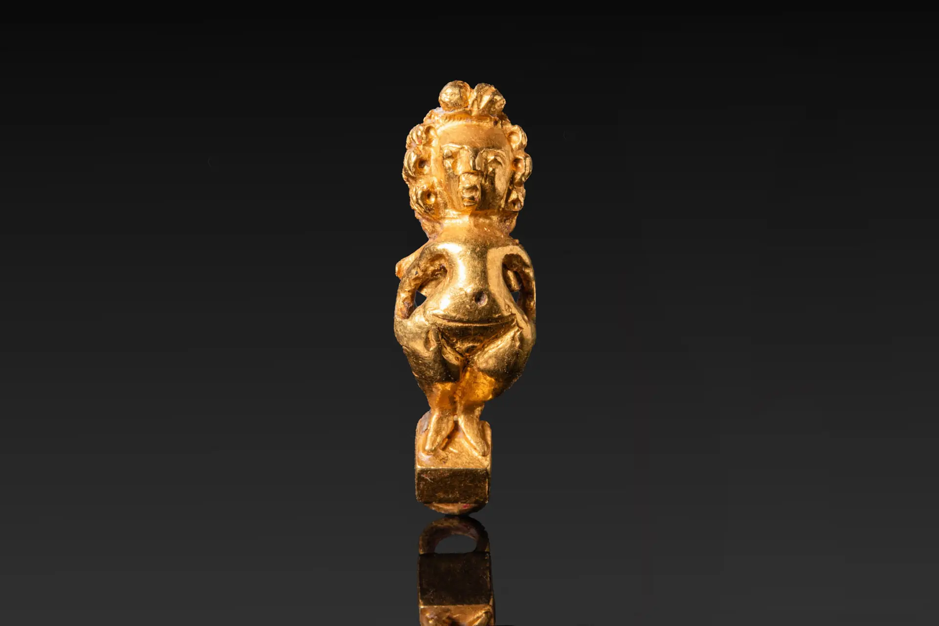 GREEK GOLD EARRING WITH EROS