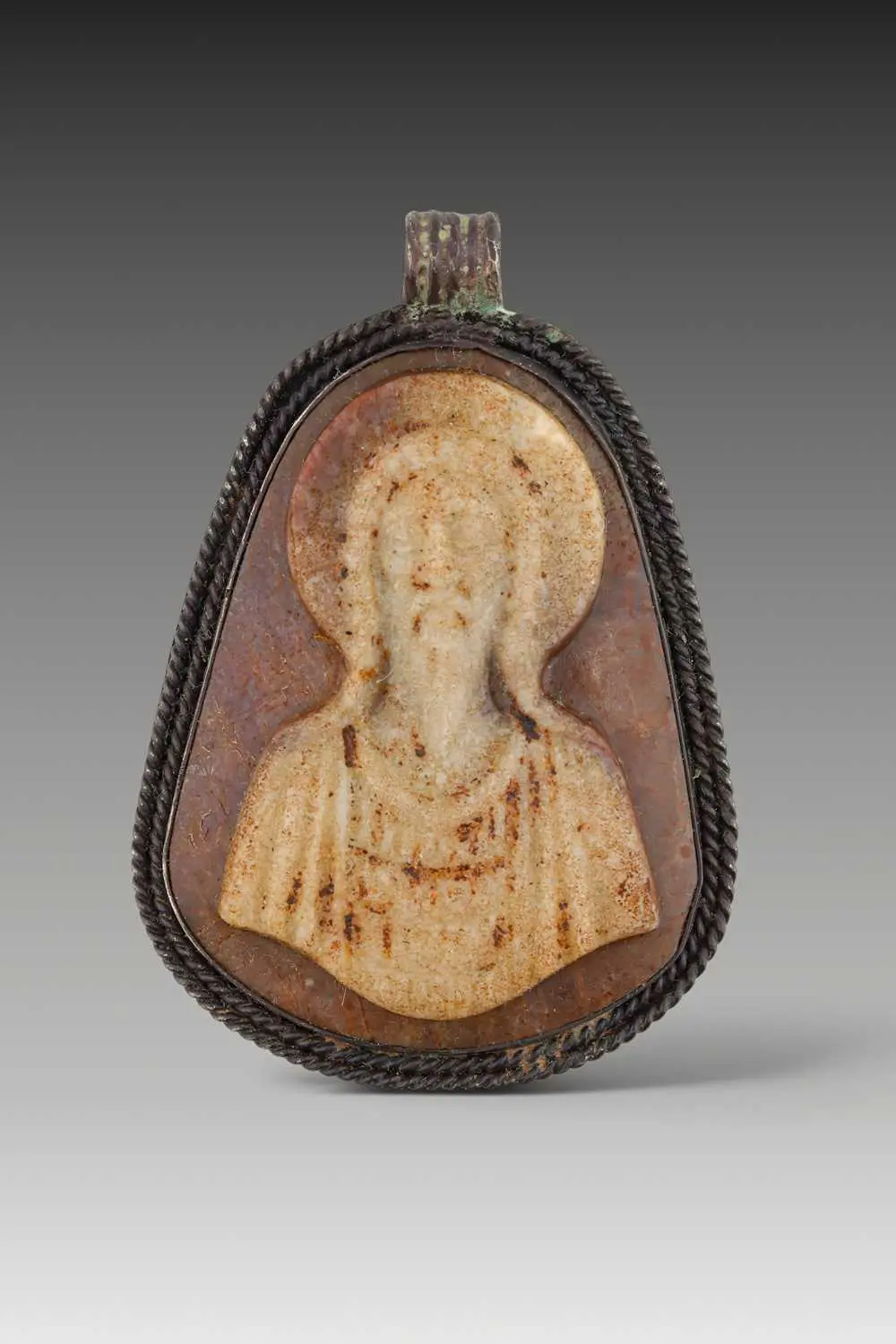 IMPORTANT BYZANTINE GLASS CAMEO OF CHRIST IN SILVER PENDANT
