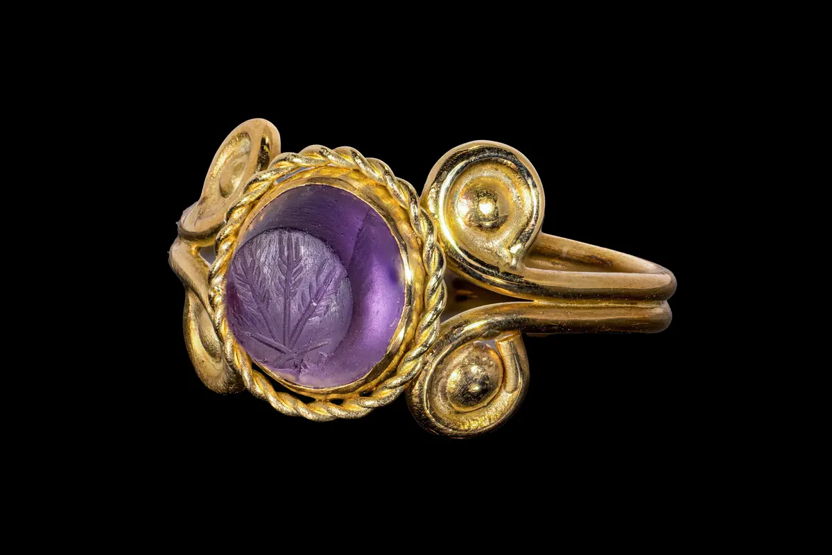 ROMAN AMETHYST INTAGLIO OF THREE STALKS OF WHEAT, A SYMBOL OF CERES