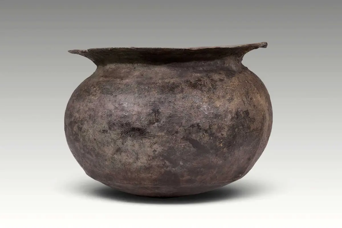 LARGE ETRUSCAN BRONZE JAR