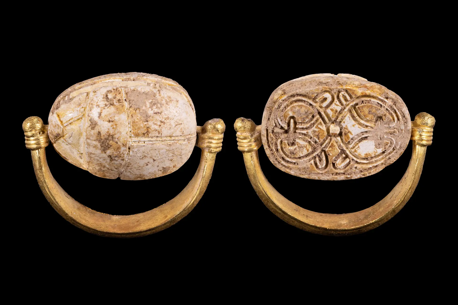 EGYPTIAN GOLD SWIVEL RING WITH STEATITE SCARAB ENGRAVED WITH FLORAL MOTIF