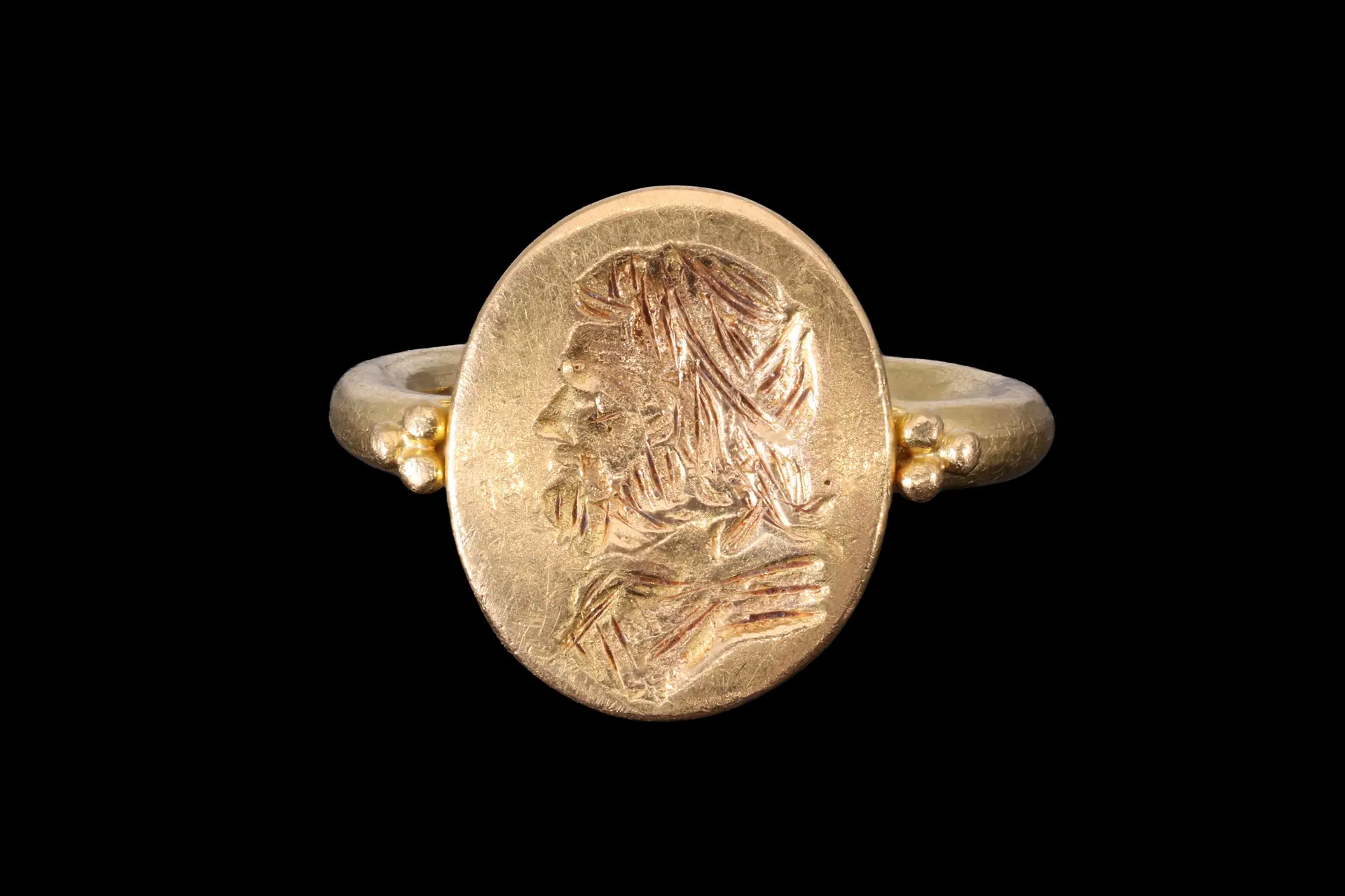 HELLENISTIC GOLD RING WITH PHILOSOPHER