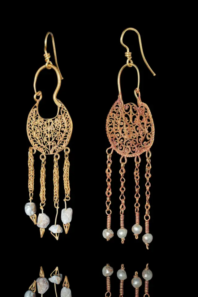 BYZANTINE GOLD OPENWORK EARRINGS WITH PENDANTS