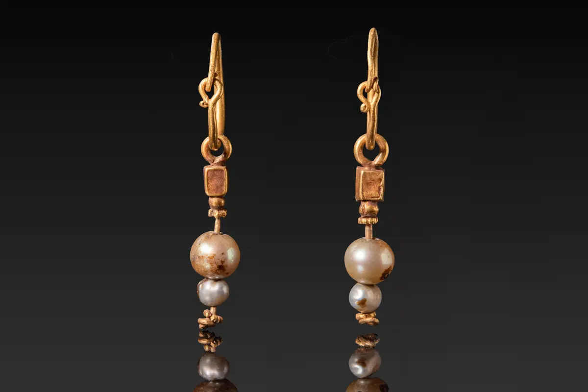 PAIR OF BYZANTINE GOLD AND PEARL EARRINGS