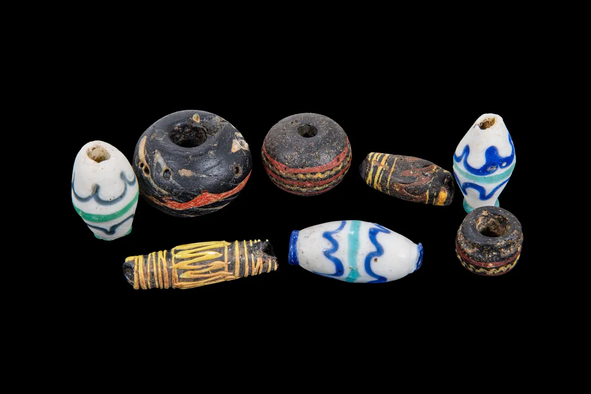 COLLECTION OF LATE ROMAN - EARLY MEDIEVAL GLASS BEADS