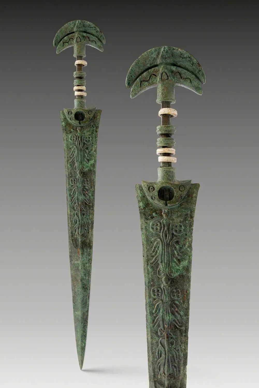 BRONZE AGE / EARLY GREEK PERIOD BRONZE DAGGER
