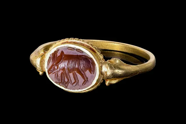 MEDIEVAL GOLD RING WITH RED CARNELIAN INTAGLIO OF A QUADRUPED