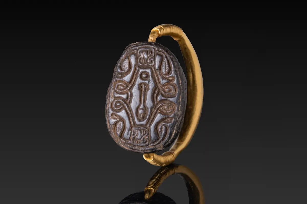EGYPTIAN HIGH KARAT GOLD SWIVEL RING WITH ENGRAVED SCARAB