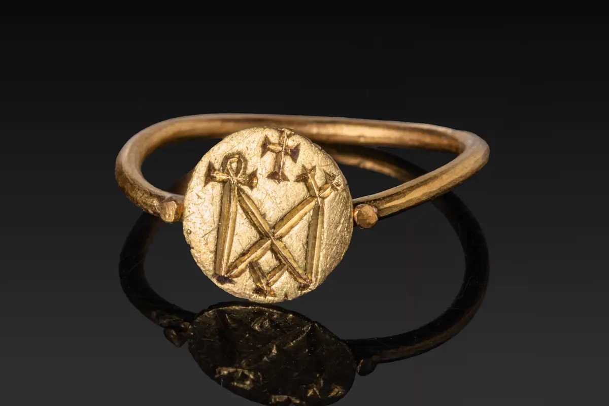 BYZANTINE HIGH KARAT GOLD RING WITH MONOGRAM