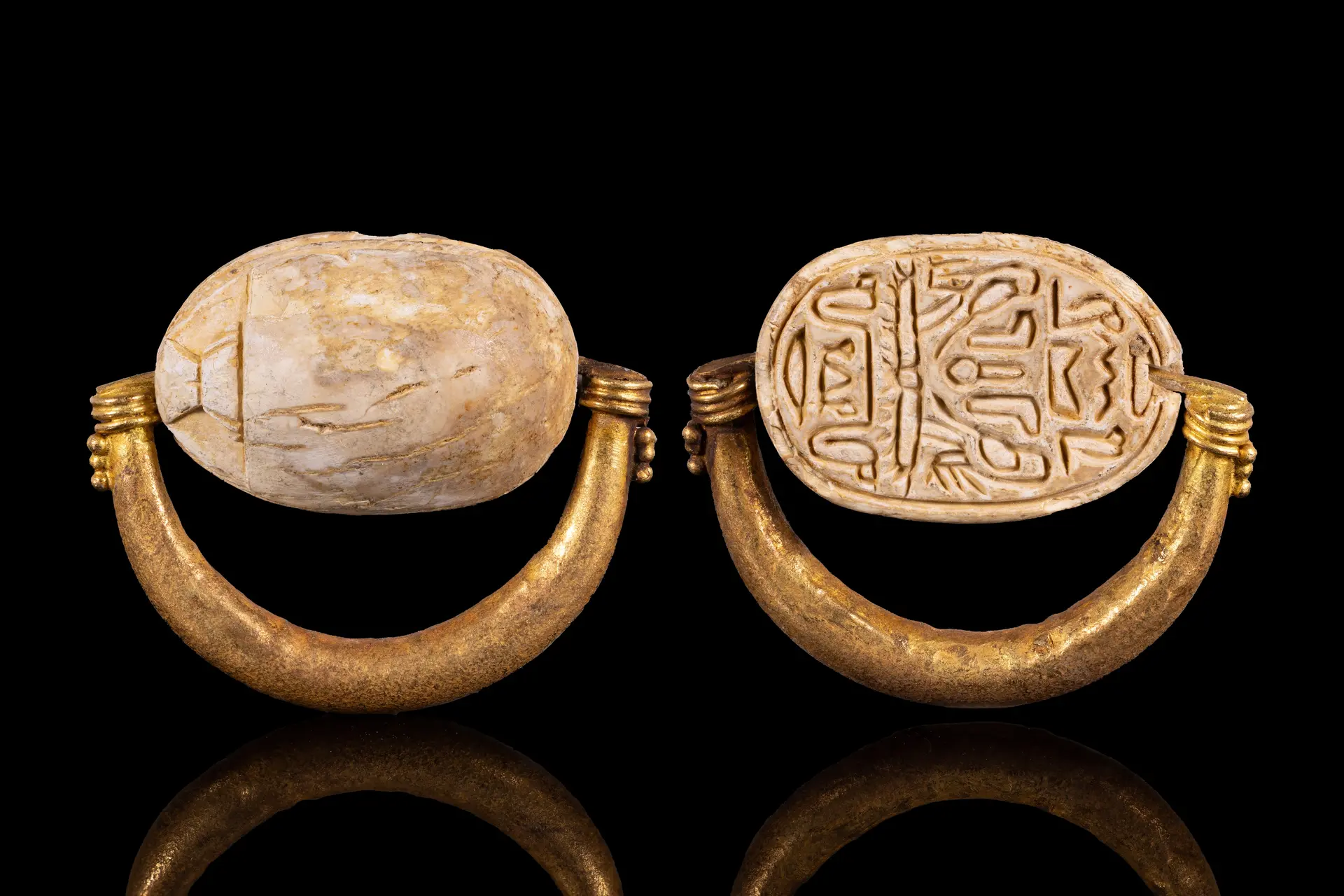 EGYPTIAN GOLD SWIVEL RING WITH STEATITE SCARAB ENGRAVED WITH HIEROGLYPHIC