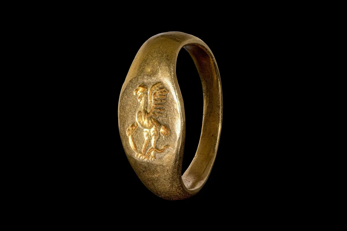 HELLENISTIC SOLID GOLD RING WITH EAGLE AND SERPENT