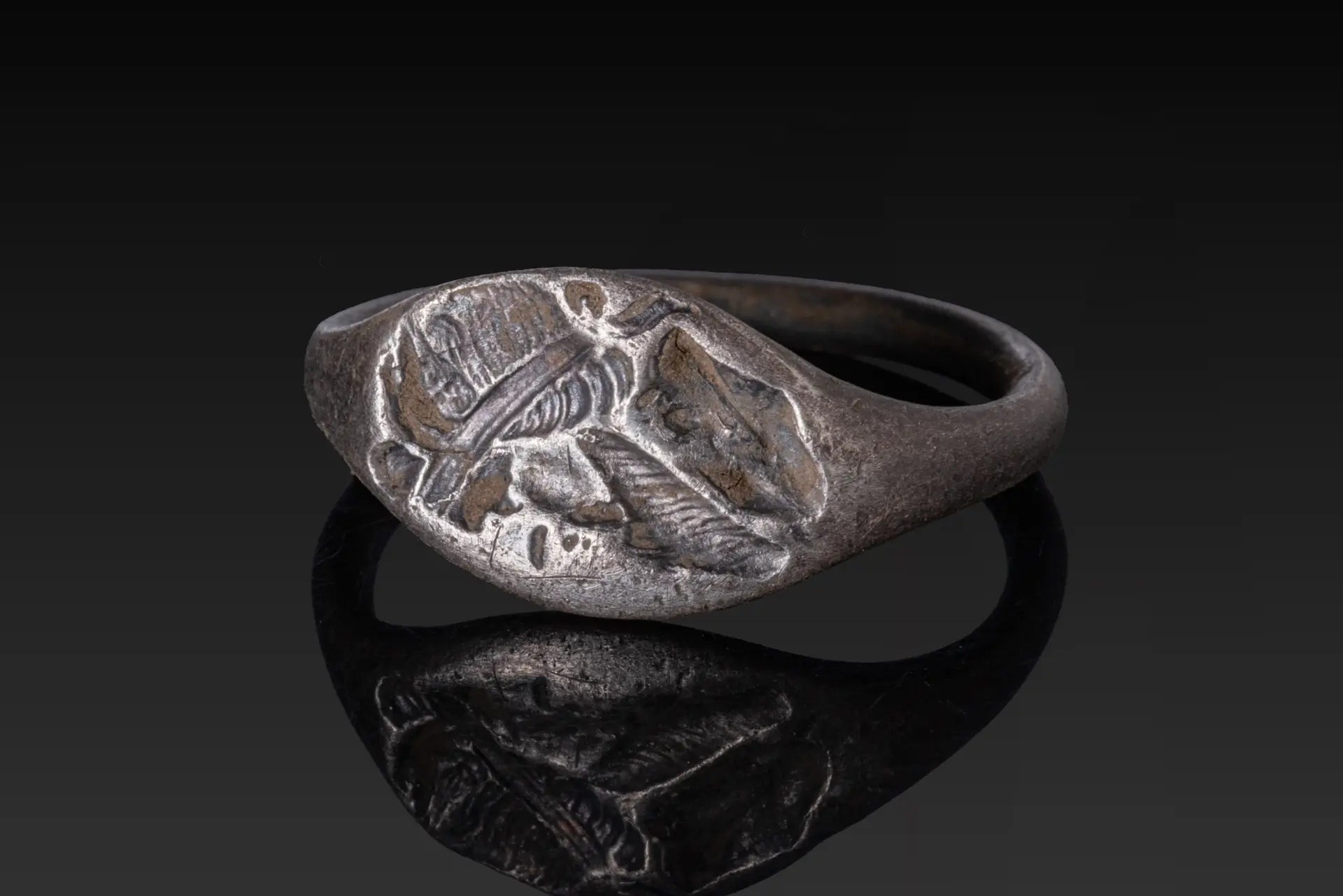 GREEK SILVER RING WITH A RULER