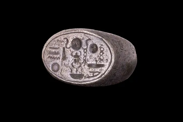 EGYPTIAN SILVER SIGNET RING WITH TUTANKHAMUN'S THRONE NAME