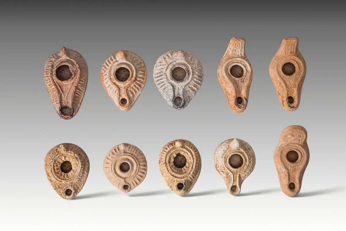 COLLECTION OF ROMAN TERRACOTTA OIL LAMPS