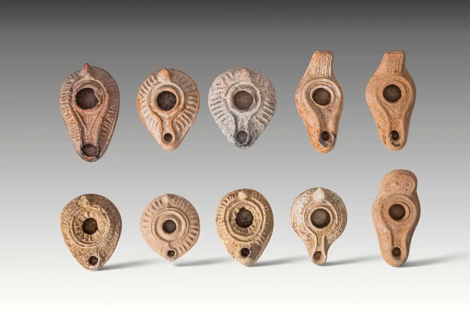 COLLECTION OF ROMAN TERRACOTTA OIL LAMPS