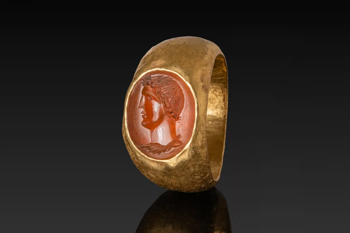 ROMAN HIGH KARAT GOLD RING WITH CARNELIAN INTAGLIO OF AN EMPEROR
