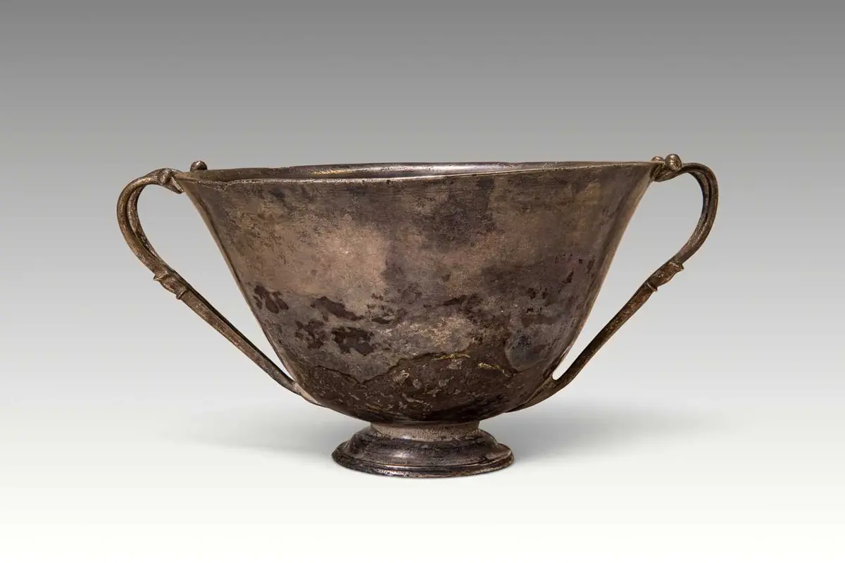 SUPERB ANCIENT ROMAN SILVER SKYPHOS