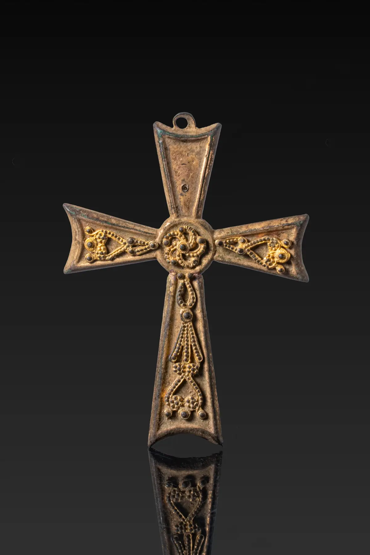 MEDIEVAL GOTHIC GILT-BRONZE PATT�E CROSS PENDANT