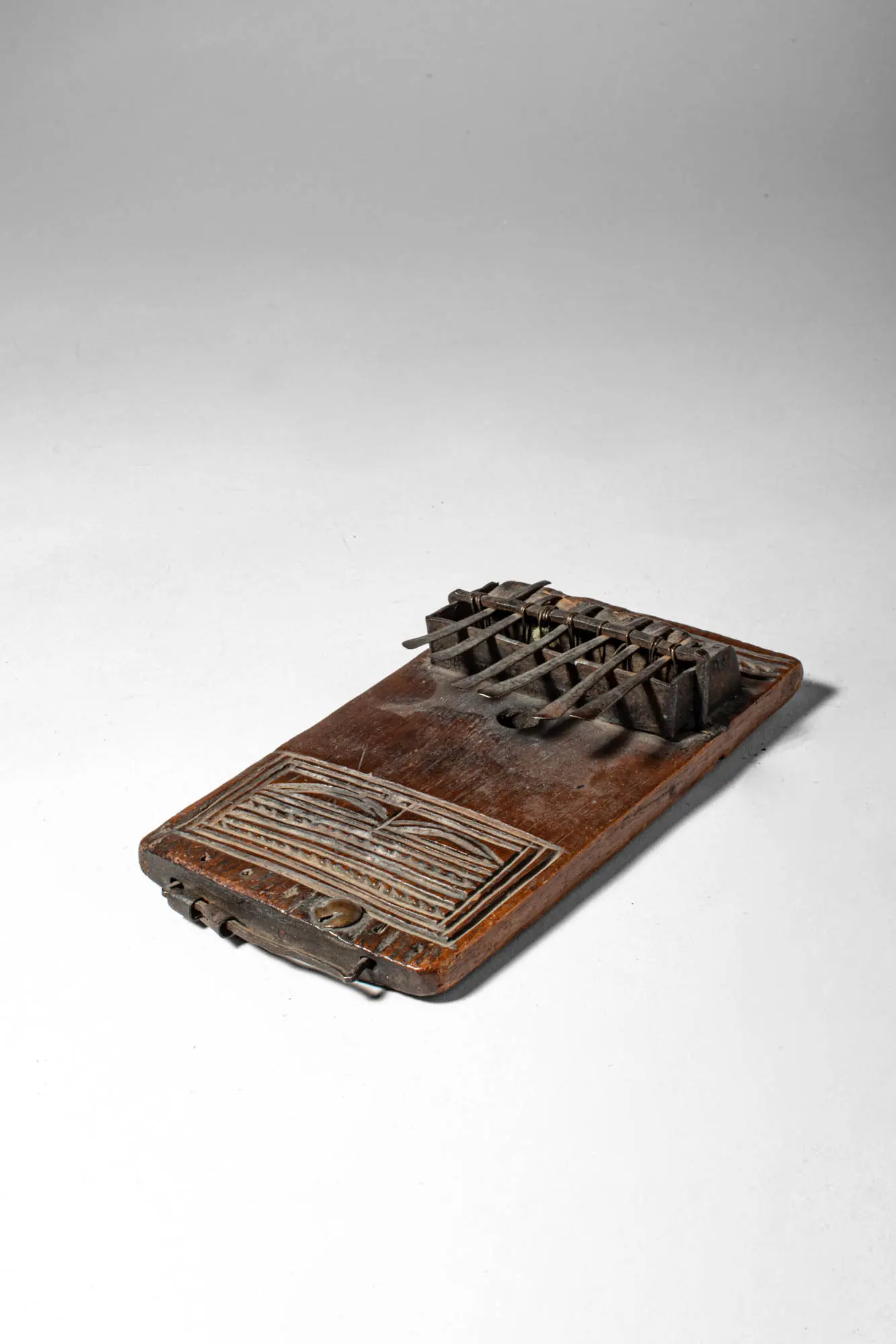 ANGOLA CHOKWE THUMB PIANO