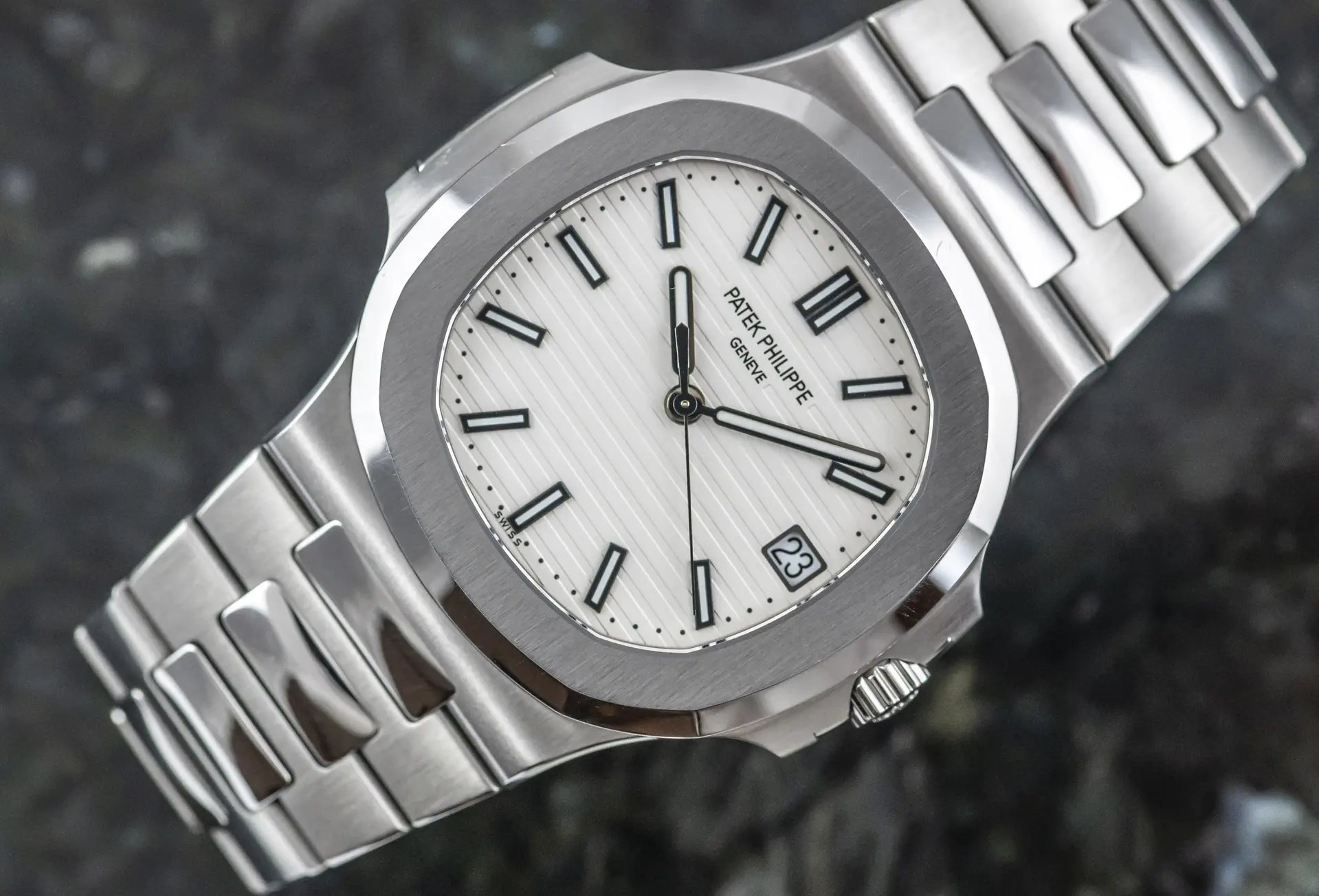 Patek Philippe 5711 Nautilus white dial Kaliber 26-330 Full Set 2019