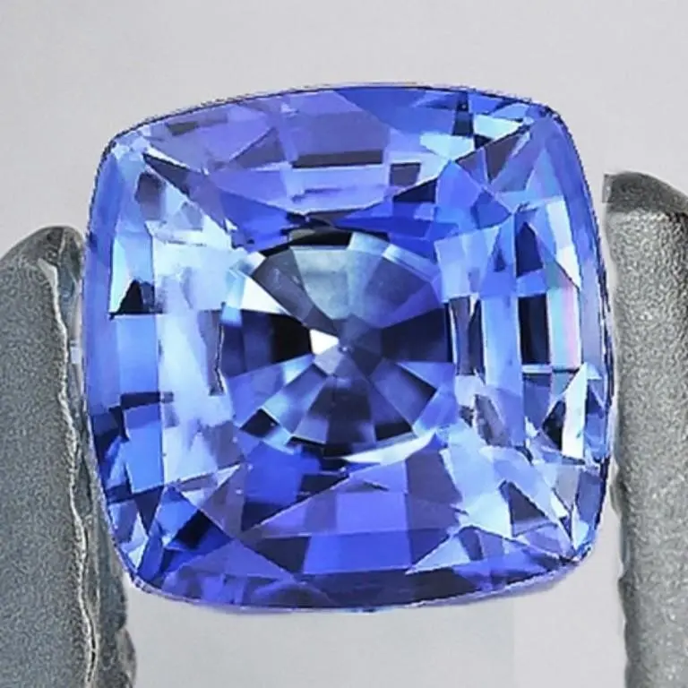 Natural Ceylon Blue Sapphire { Flawless-VVS }