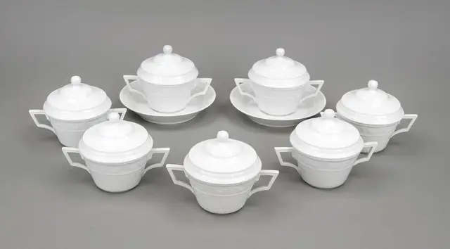 7 Suppentassen mit Deckel und 2 U