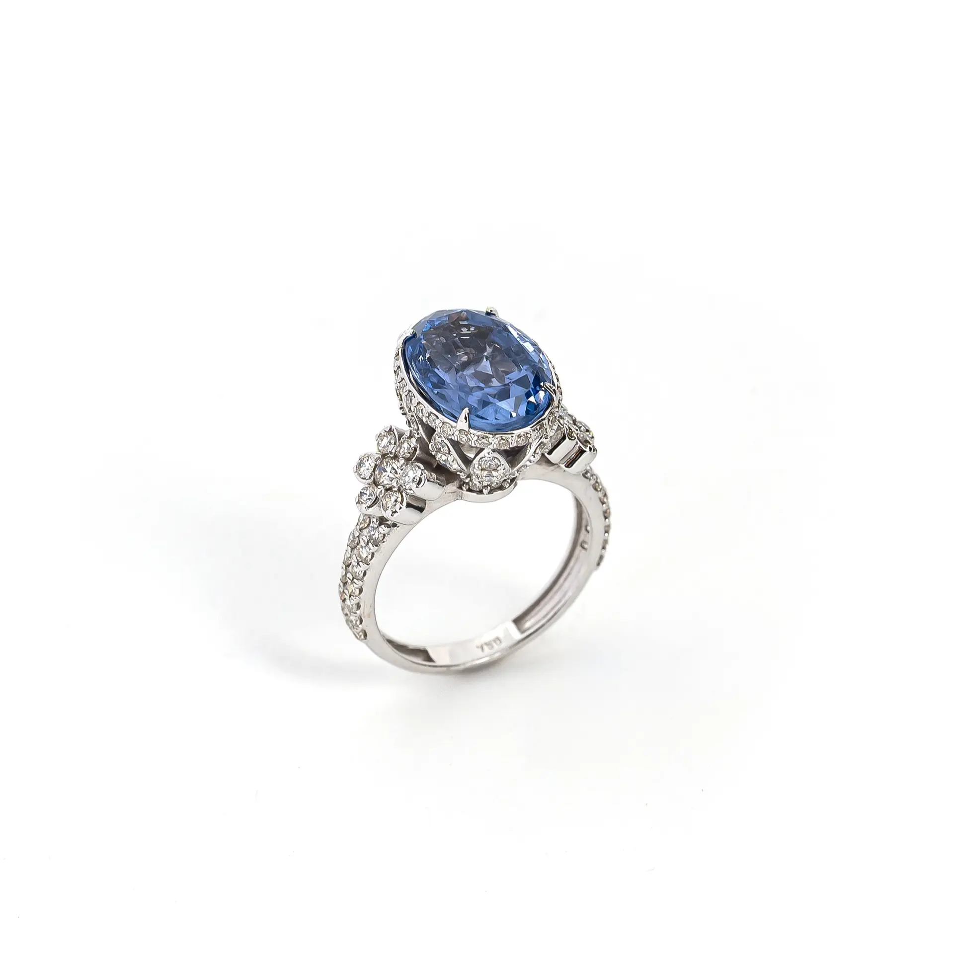 Anello con Zaffiro Sri Lanka. Oro bianco 18kt, zaffiro violet blu