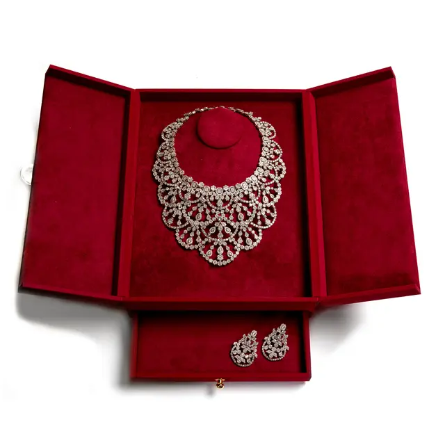 Demi parure con Diamanti. Importante collana in oro bianco 18kt, diamanti
