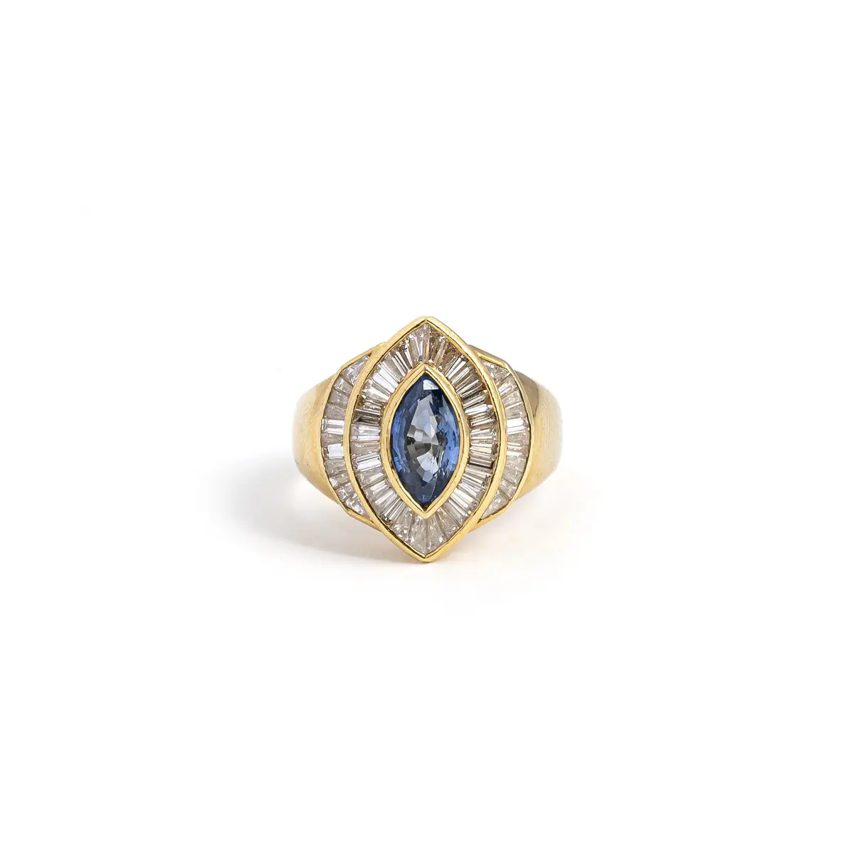 Anello con Zaffiro e Diamanti. Oro giallo 18kt, zaffiro taglio marquise