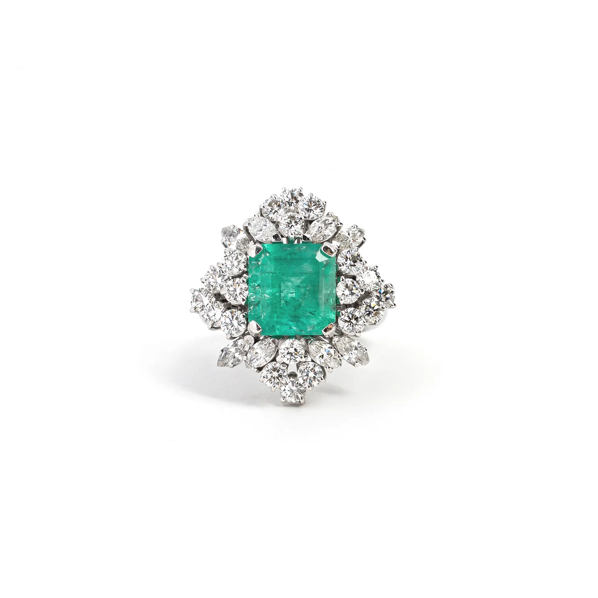 Anello con Smeraldo Colombia. Platino, smeraldo di 5.50 ct, moderate