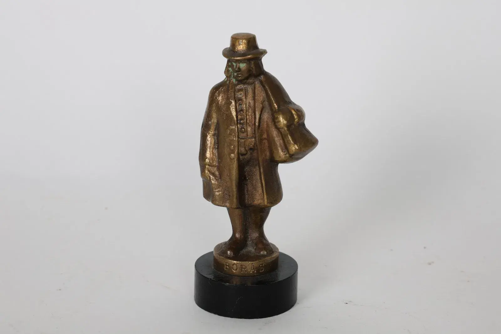 FIGURIN, brons, knalle, Borås, troligen 1900-tal.