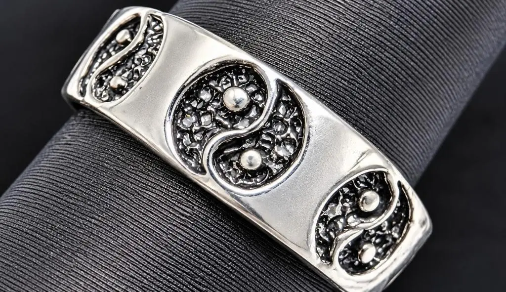 $60, silver(2.02g), ring, retail value $60