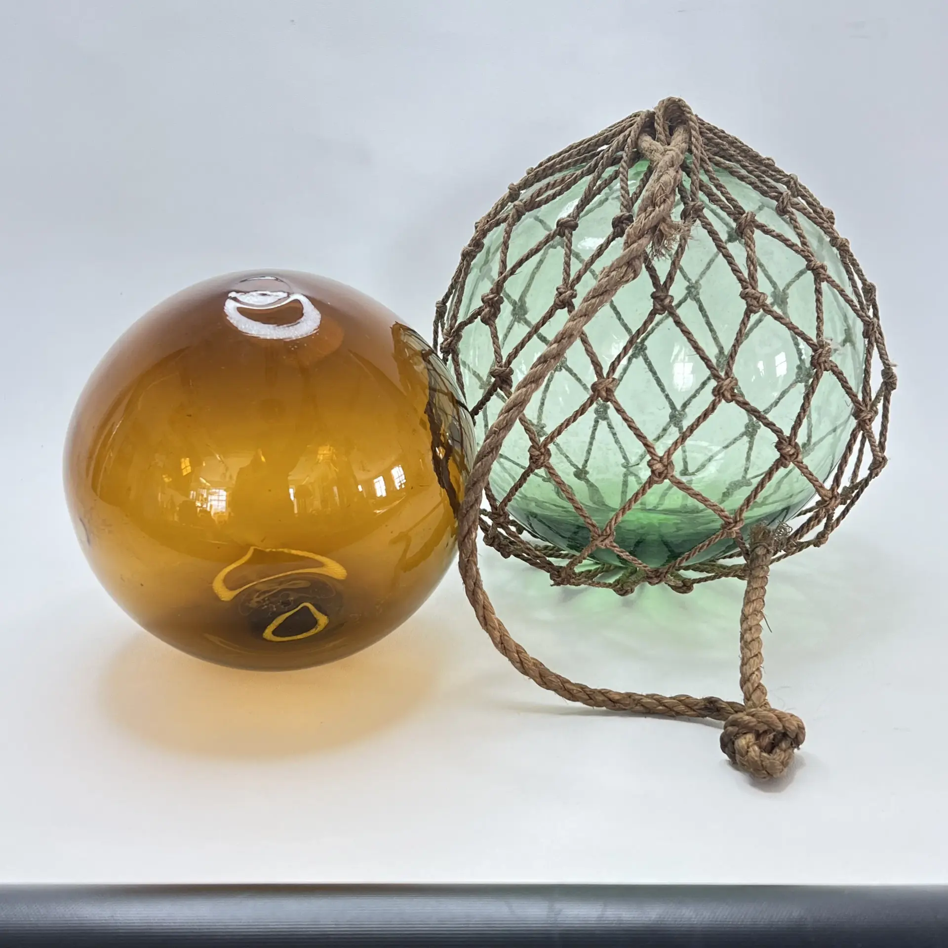 Glasflöten / Bojar – 2 st, munteblåst glas med rep, 1900-tal