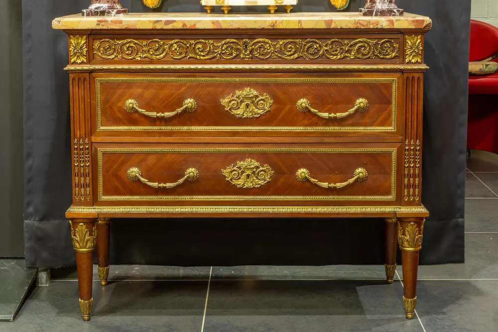 FRANKRIJK - 19° EEUW prachtige neoclassicistische commode in rozenhout