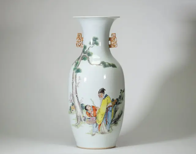CHINA, Republic era, circa 1920 – Artist-made porcelain vase - Lot 28