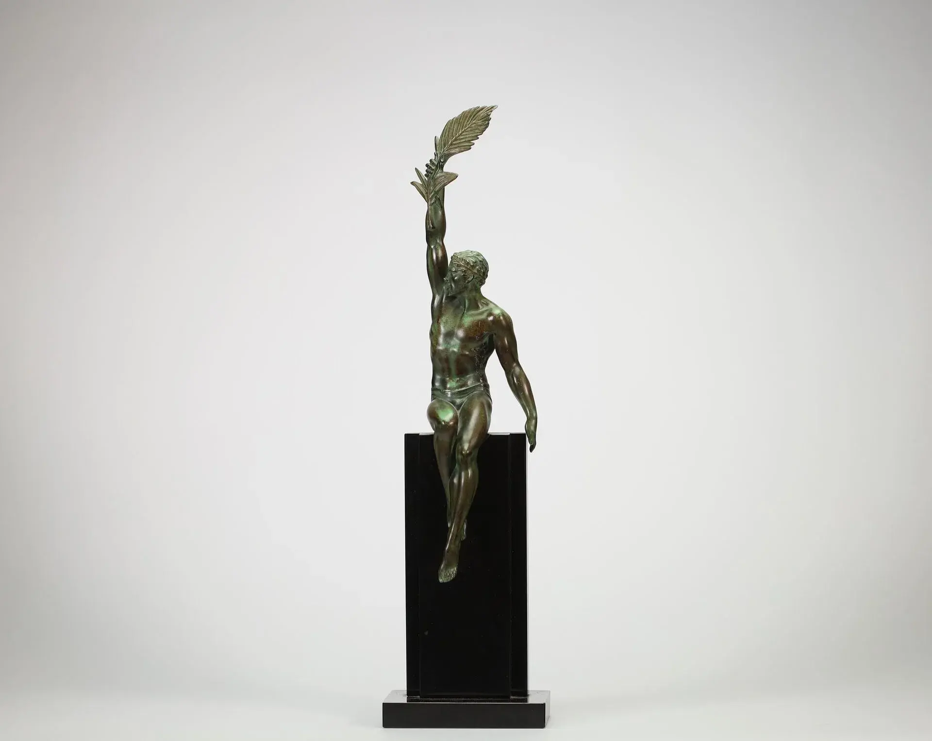 Pierre LE FAGUAYS (1892–1962) – “Olympic Victory.” Metal scu - Lot 89