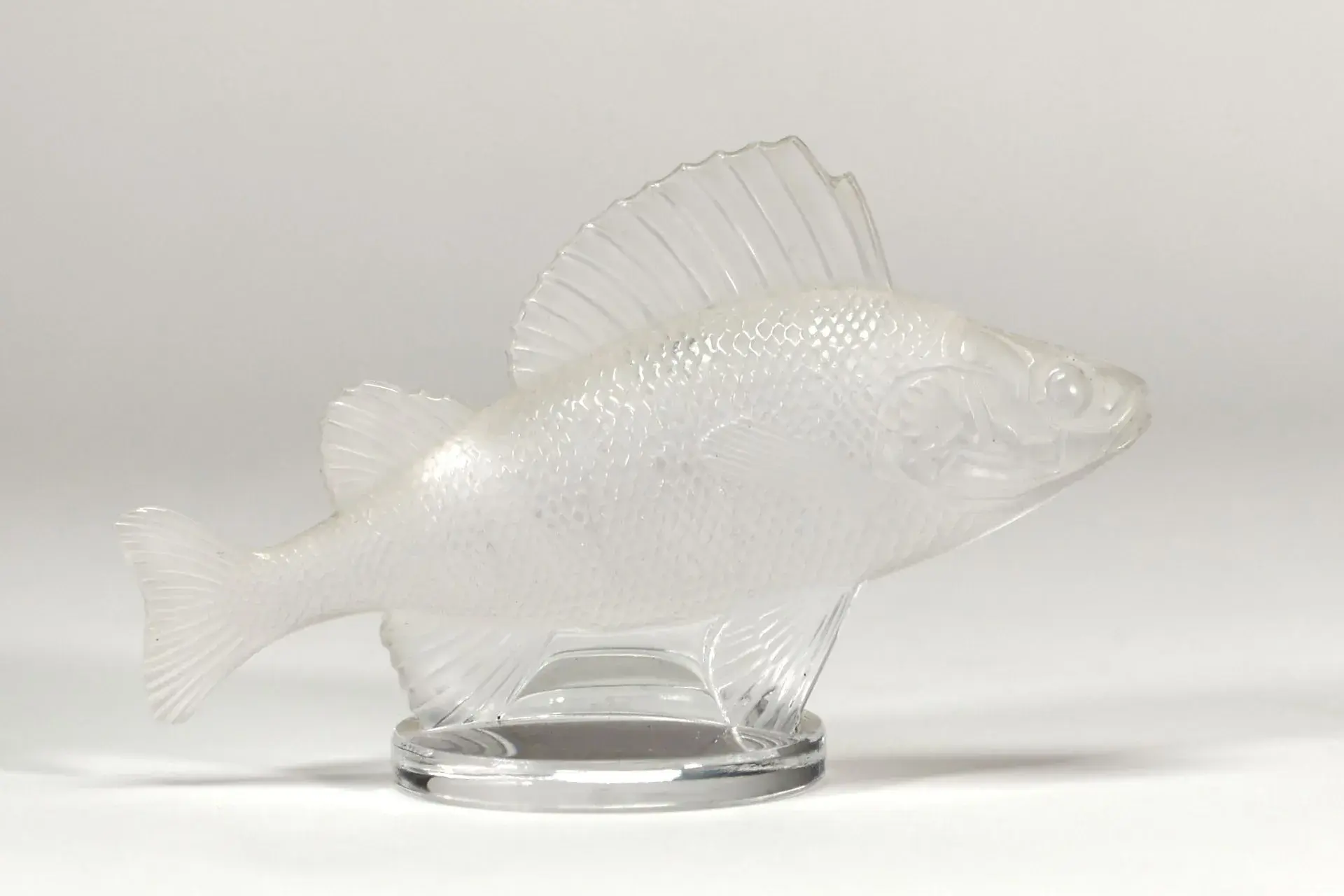 RENÉ LALIQUE (1860–1945) – “Perch” – Decorative piece in mol - Lot 92