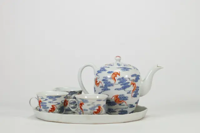 CHINA – Rare porcelain tea set, consisting of a lidded teapo - Lot 17