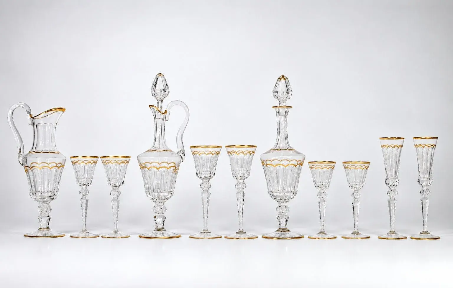 ST. LOUIS – A large cut and gilded crystal table service, co - Lot 128