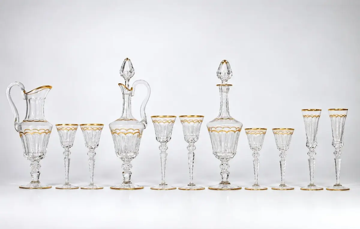 ST. LOUIS – A large cut and gilded crystal table service, co - Lot 128