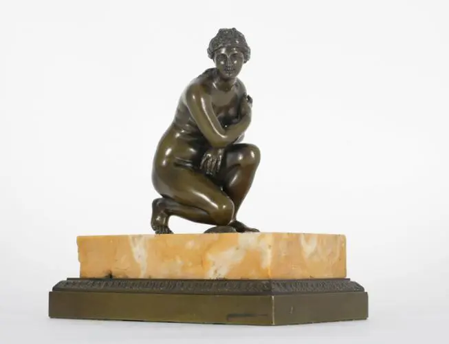 Bronzen: Bronzen: - ohne Titel (knieende Venus)