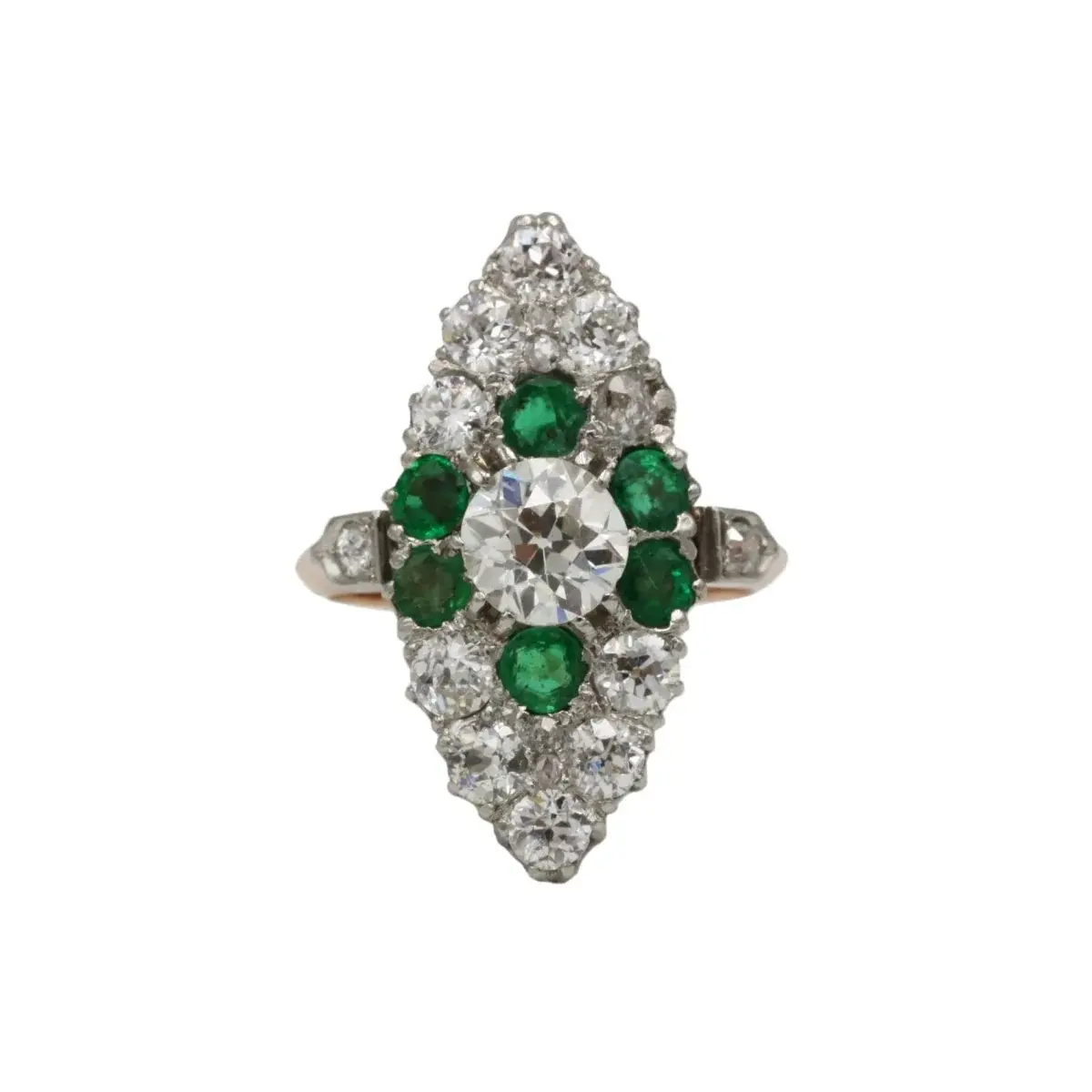 Bague Marquise en or jaune, platine, émeraudes et diamants