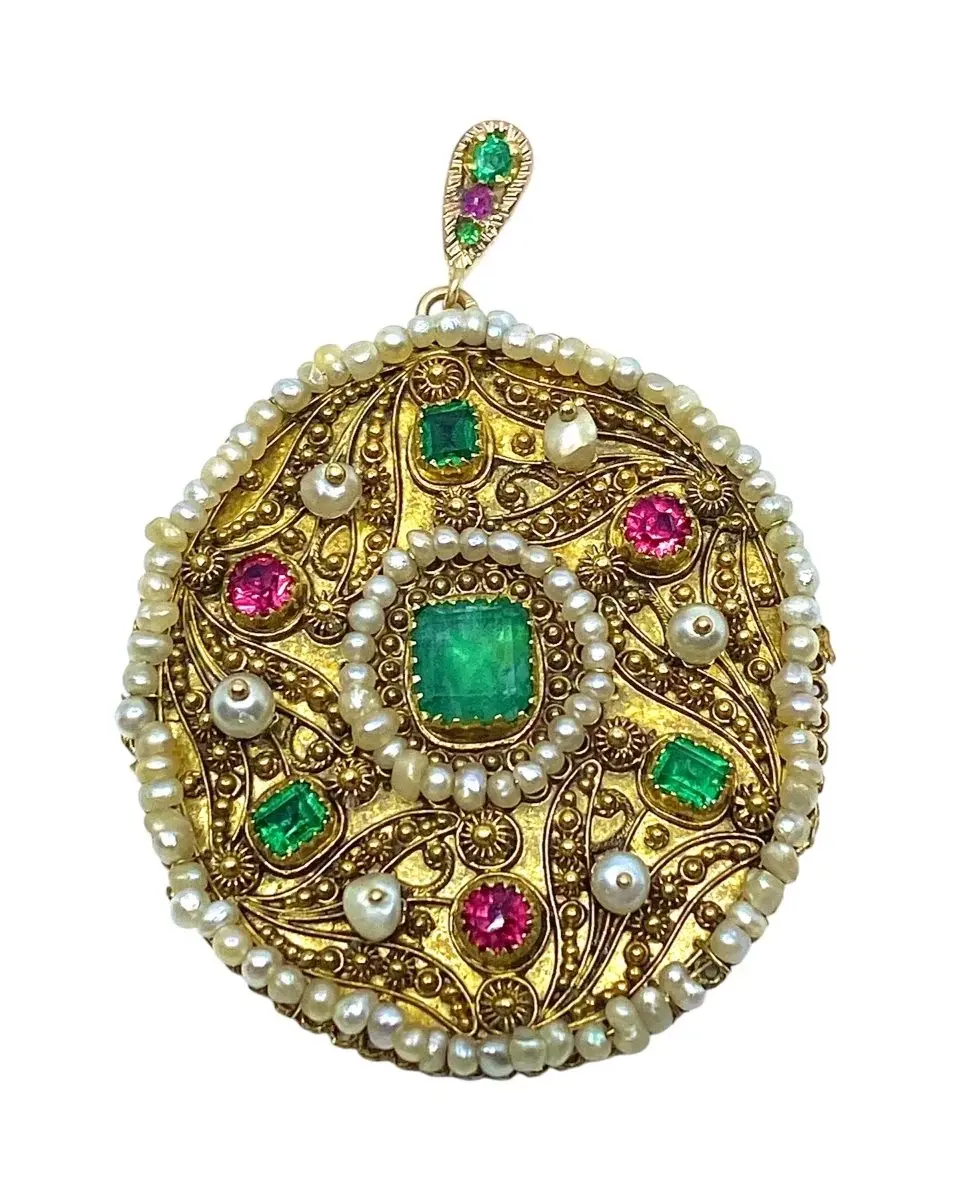 Pendentif en or jaune, émeraude et perles