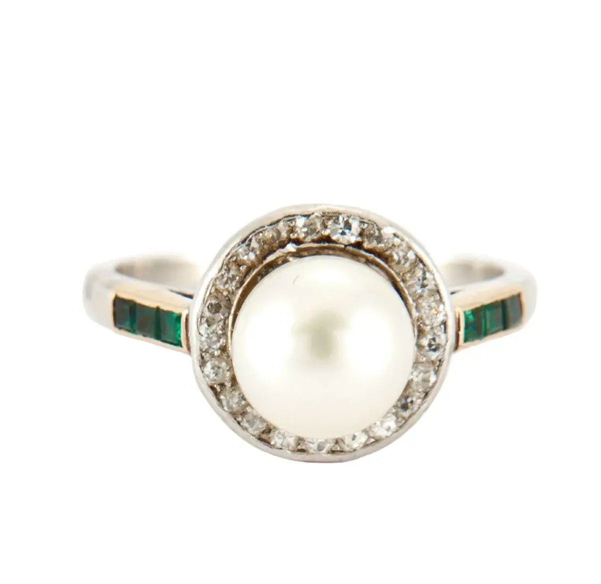 Bague Art Déco en platine, or jaune, émeraudes, perle, et diamants